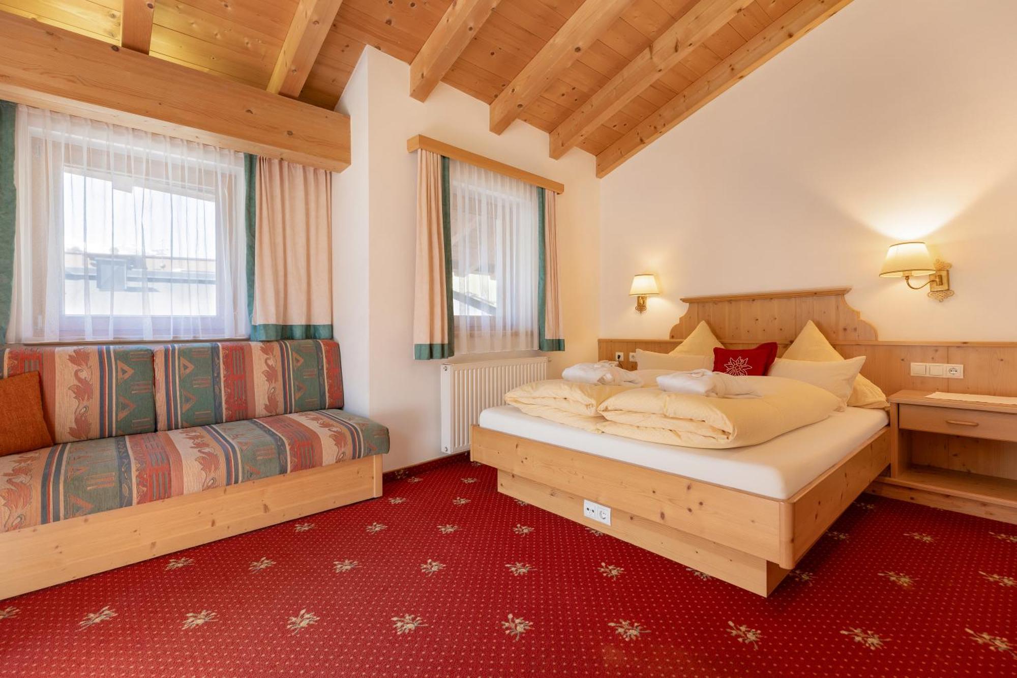 Hotel Pinzger Tux Bagian luar foto