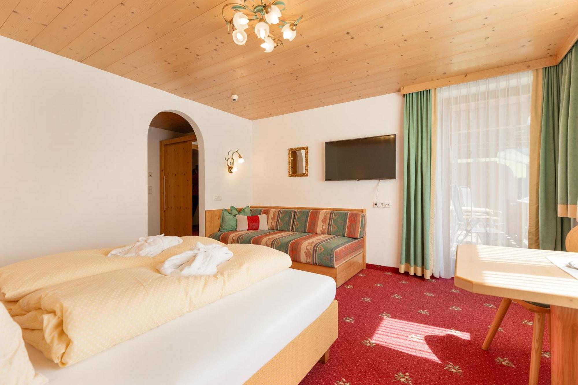 Hotel Pinzger Tux Bagian luar foto