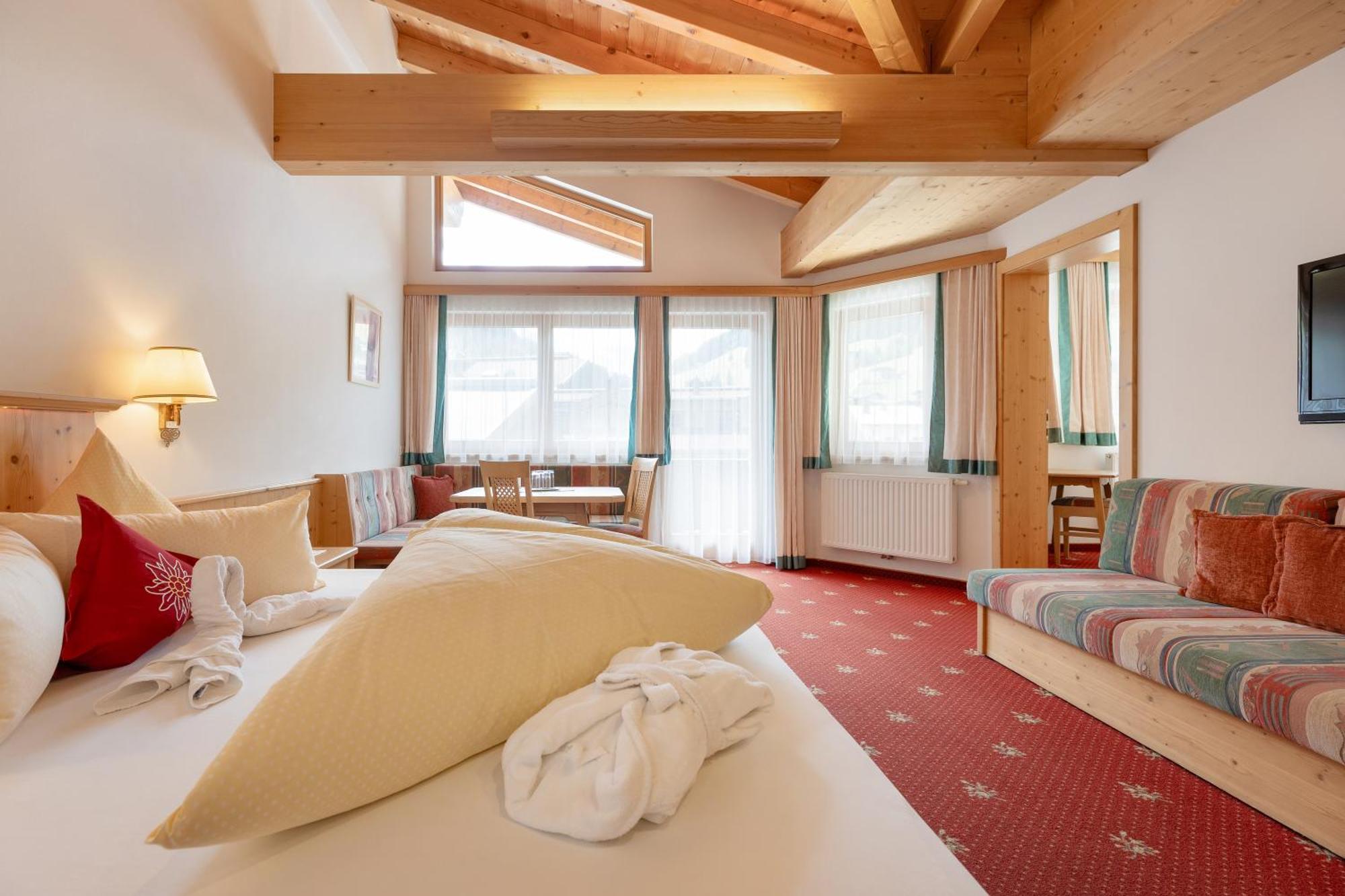 Hotel Pinzger Tux Bagian luar foto