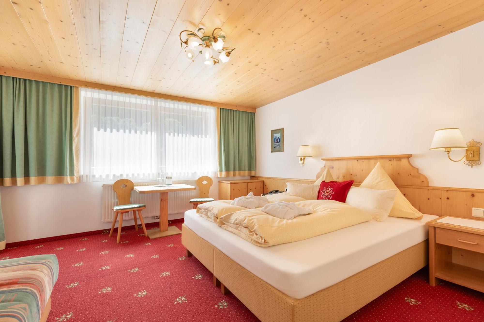 Hotel Pinzger Tux Bagian luar foto