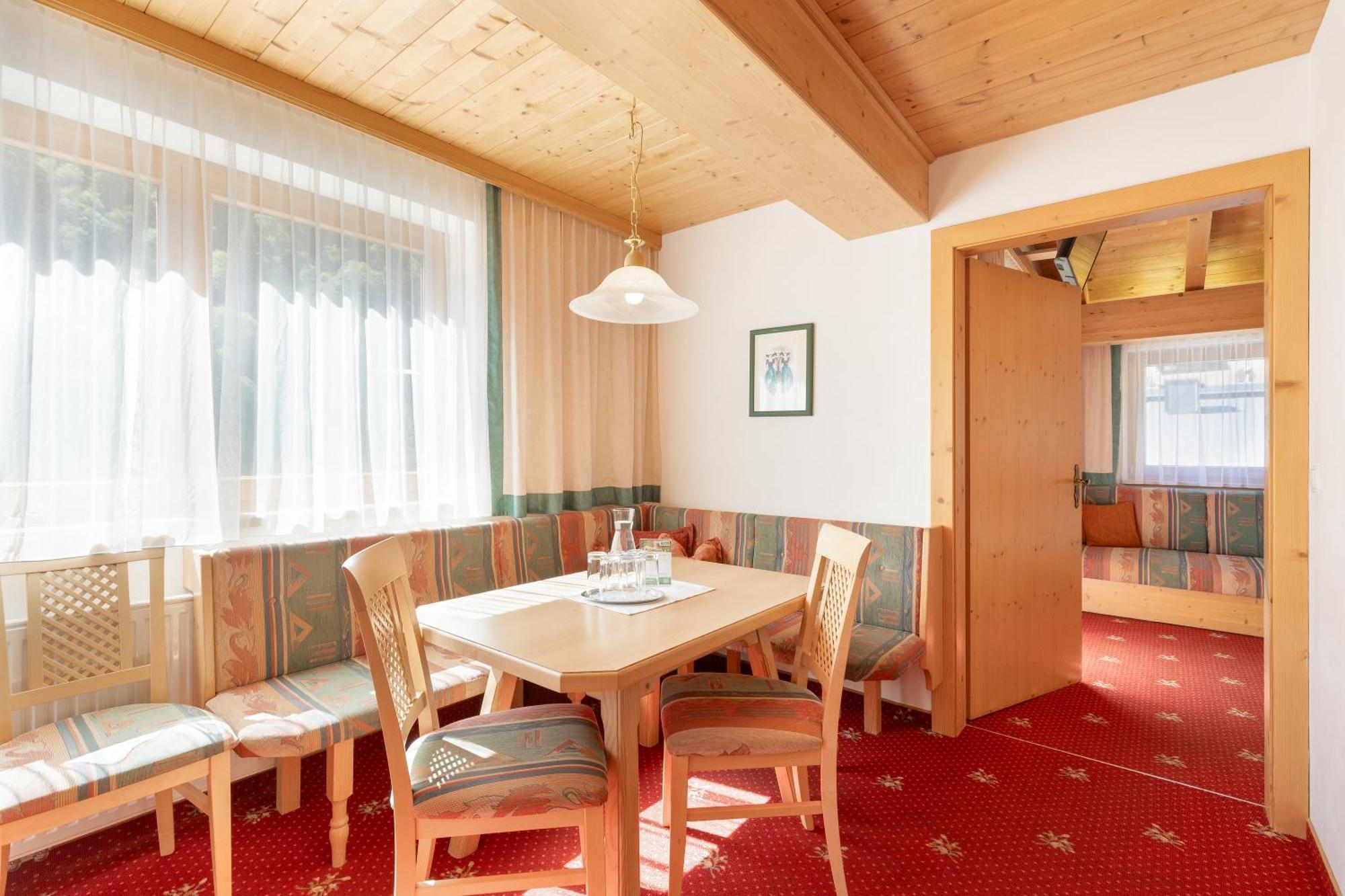 Hotel Pinzger Tux Bagian luar foto