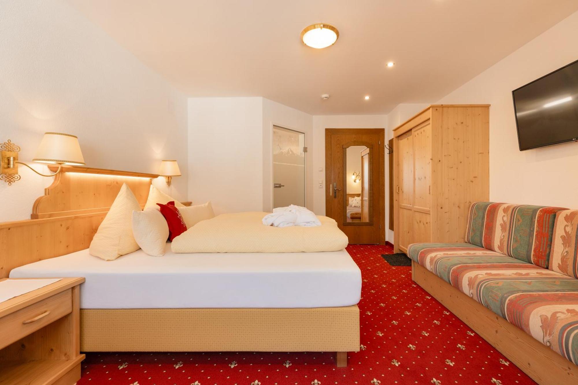 Hotel Pinzger Tux Bagian luar foto