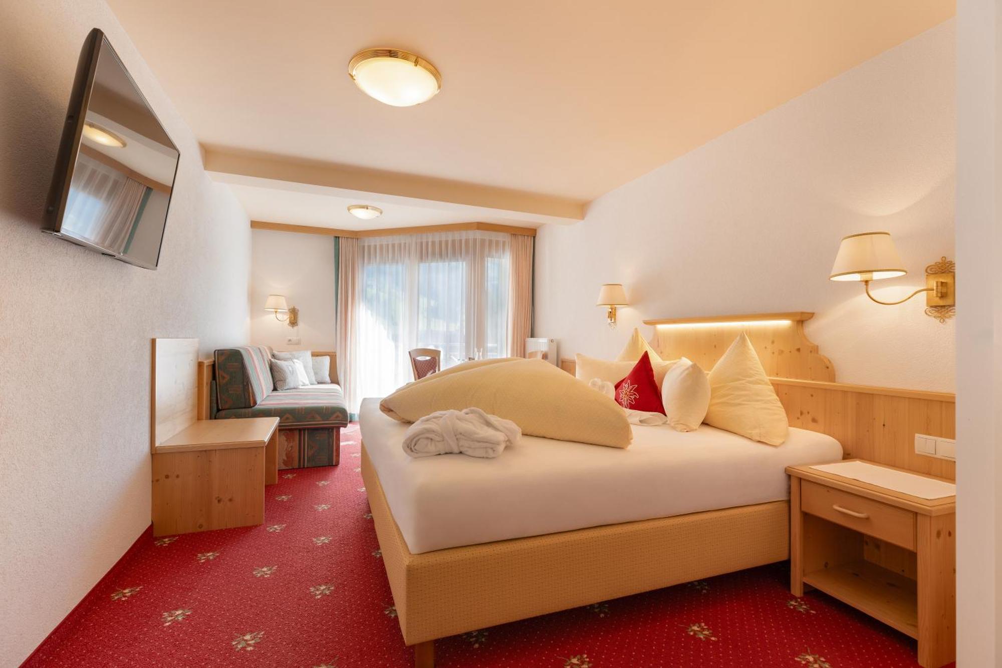 Hotel Pinzger Tux Bagian luar foto