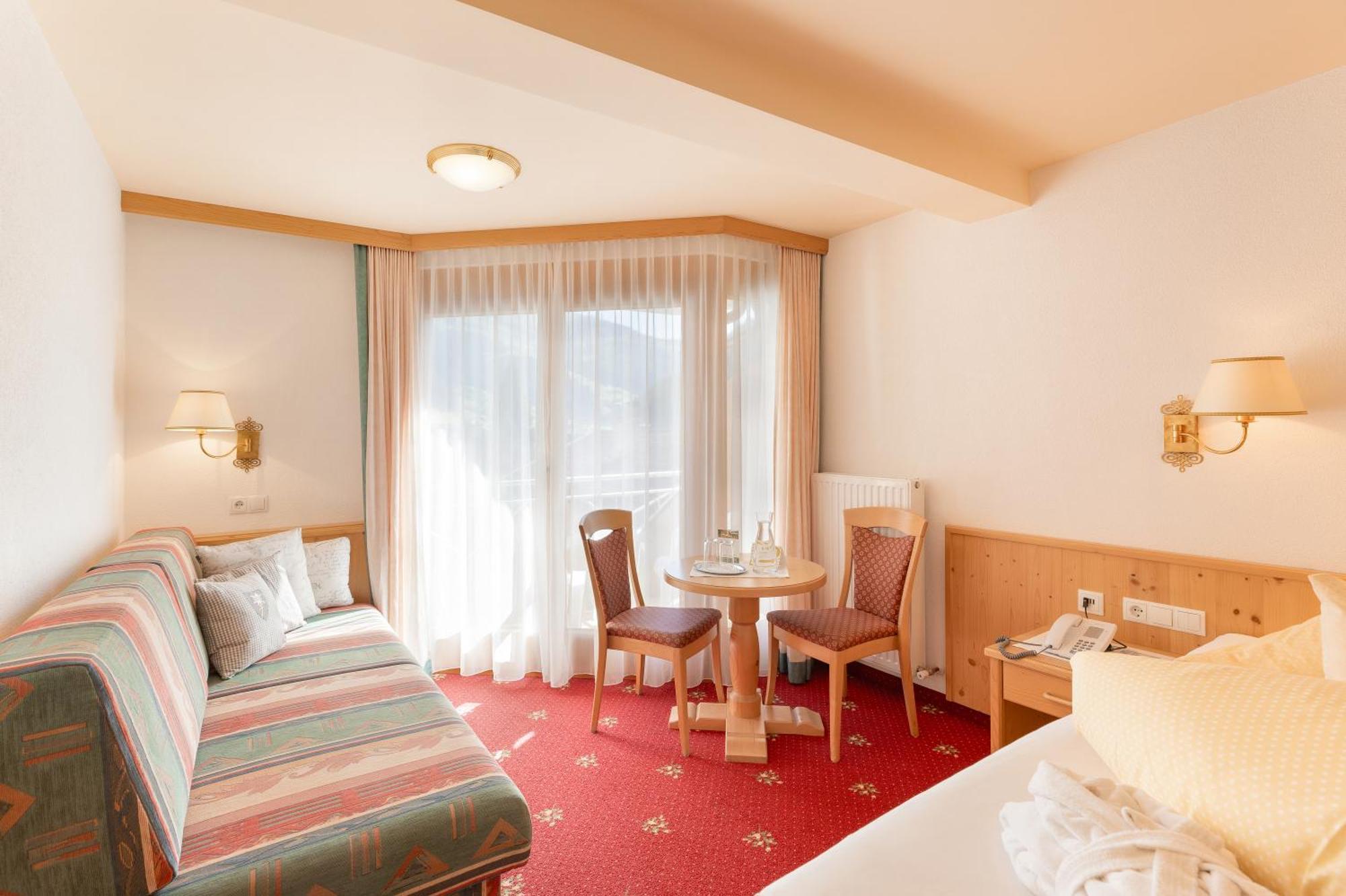 Hotel Pinzger Tux Bagian luar foto