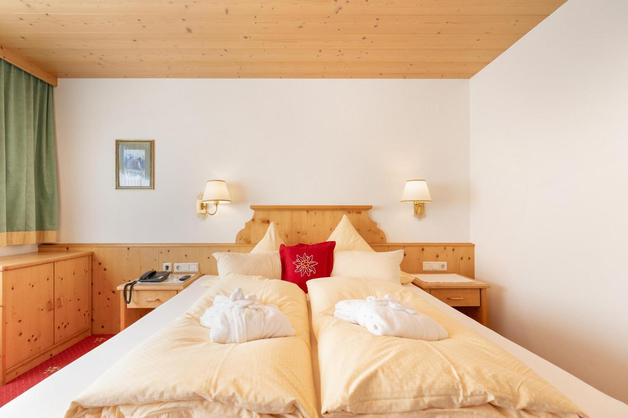 Hotel Pinzger Tux Bagian luar foto