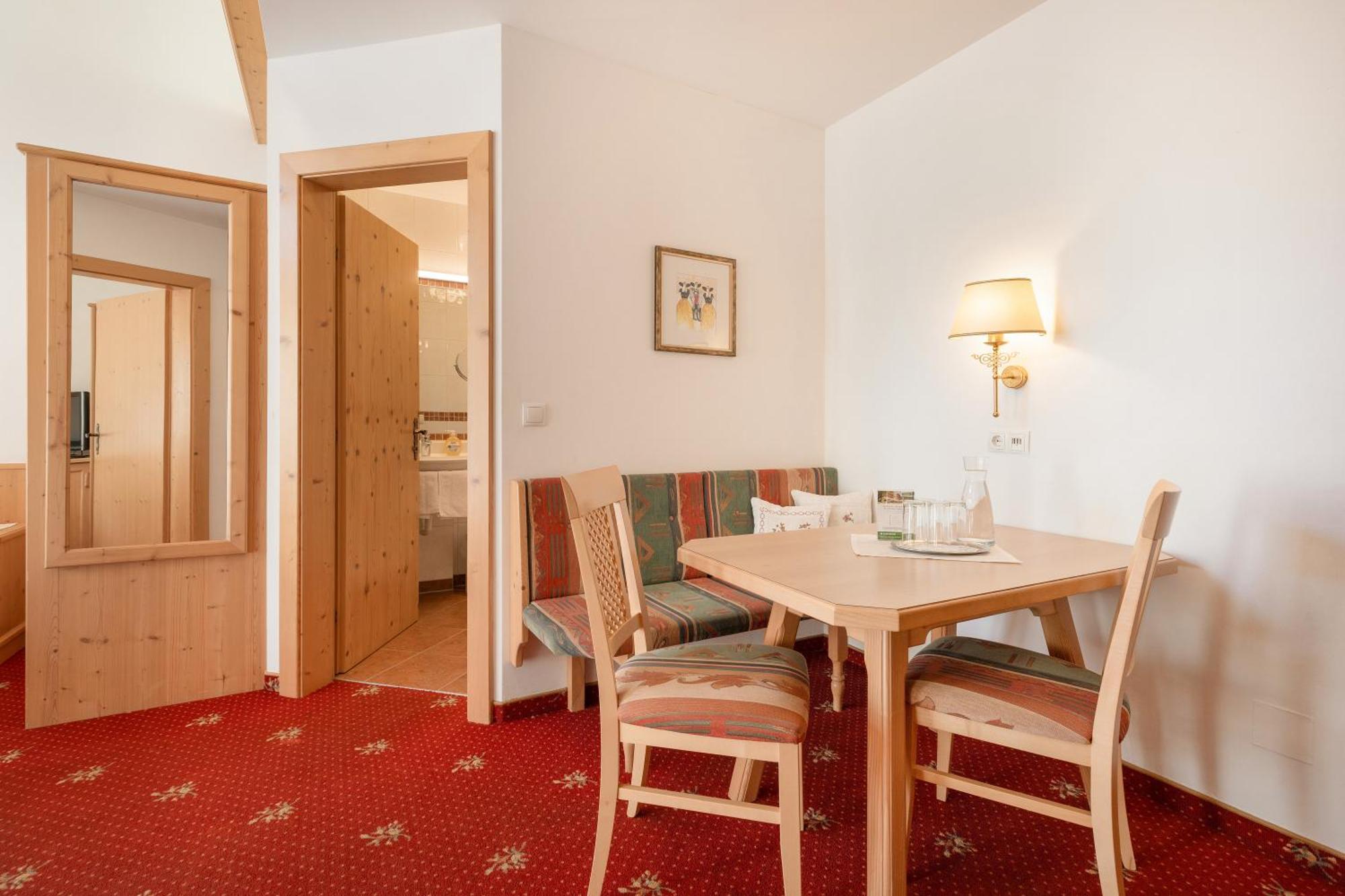 Hotel Pinzger Tux Bagian luar foto