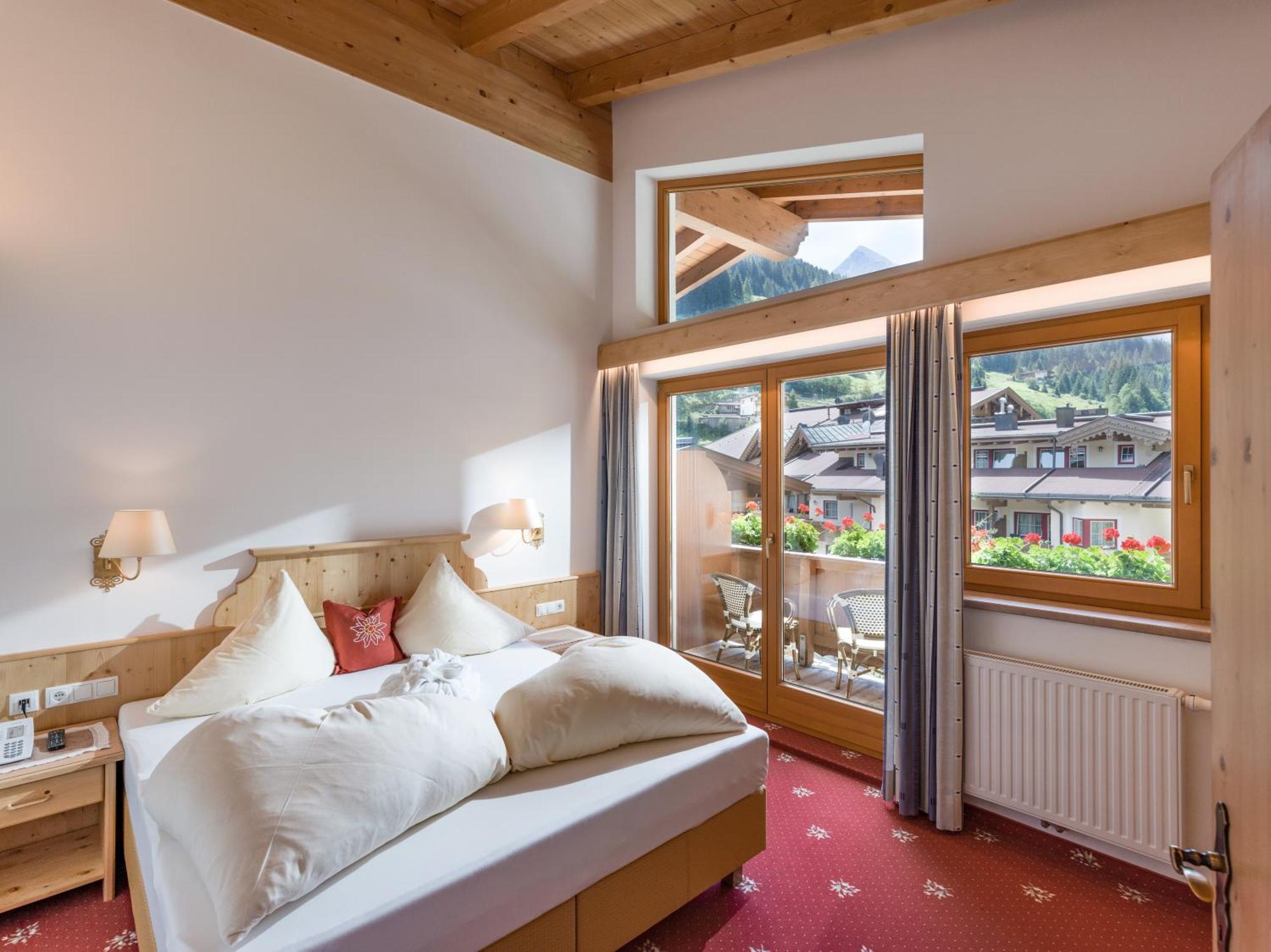 Hotel Pinzger Tux Bagian luar foto